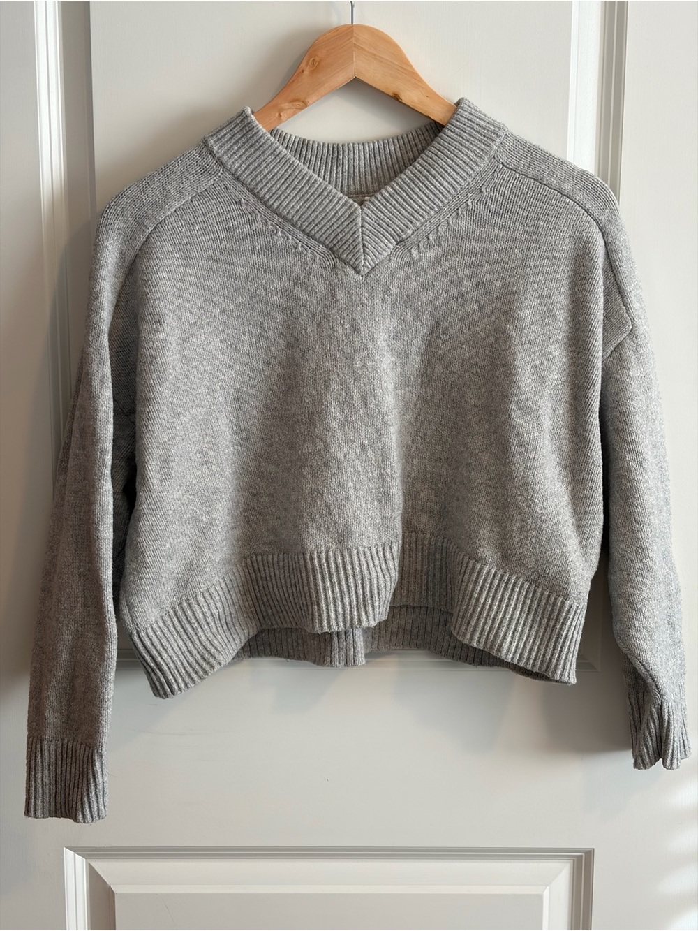 GAP Light Gray V-Neck Cropped Sweater